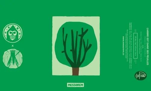 L'Arbre Est Dans Ses Feuilles